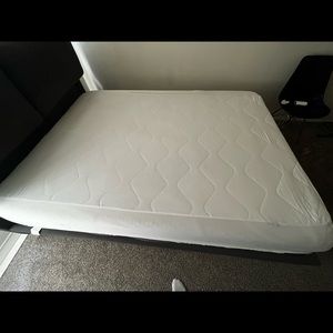 Queen size mattress bought in December still brand new with mattress protector